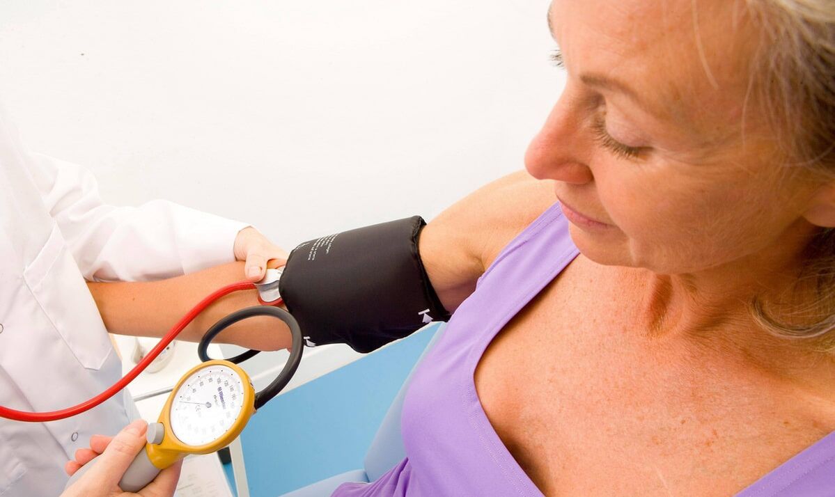 Pacienti s hrudní osteochondrózou mají obavy z vysokého krevního tlaku